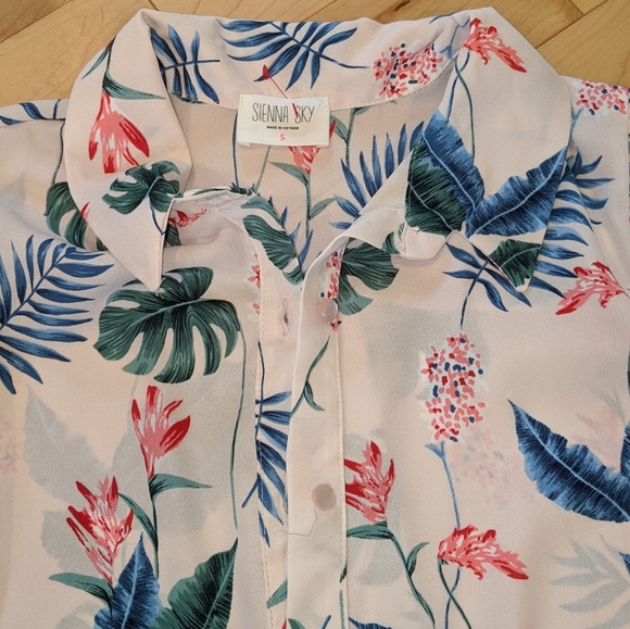 SIENNA SKY - Pink Tropical Tie Top - Picture 3 of 6